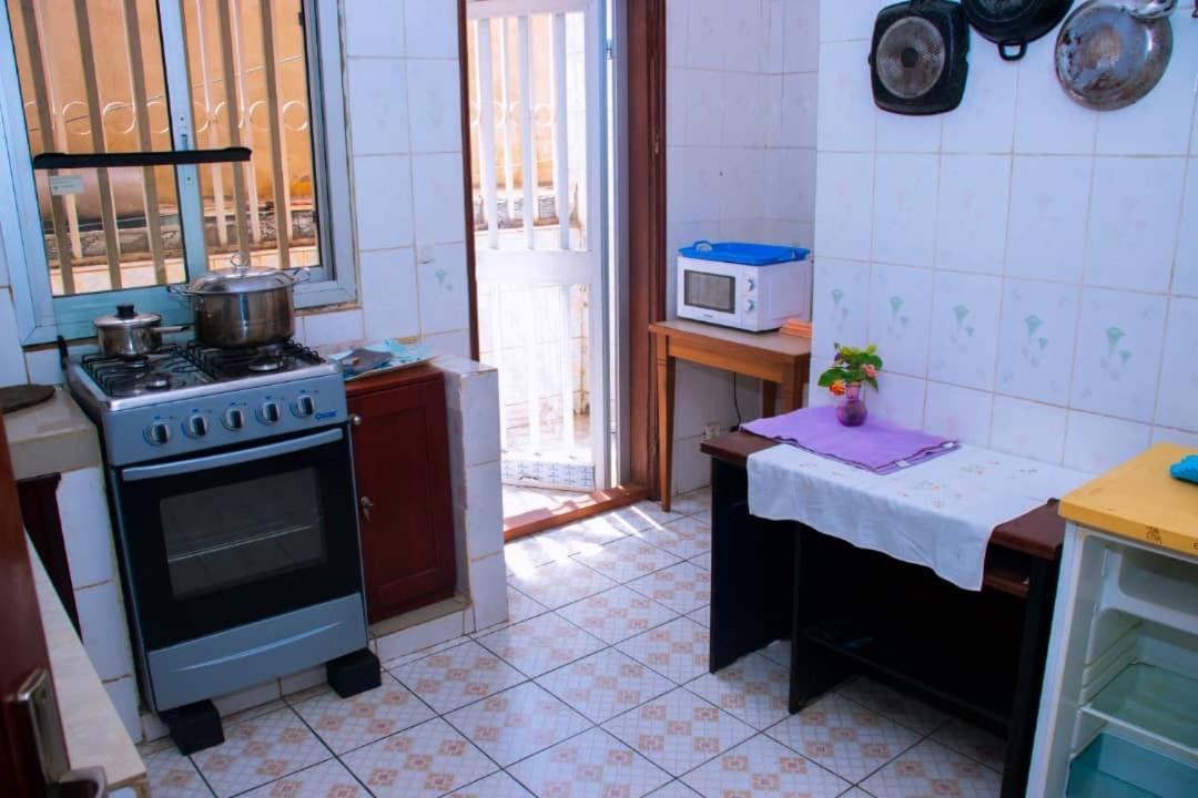 Appartement Meuble 2 Chambres Montee Jouvence Yaoundé エクステリア 写真
