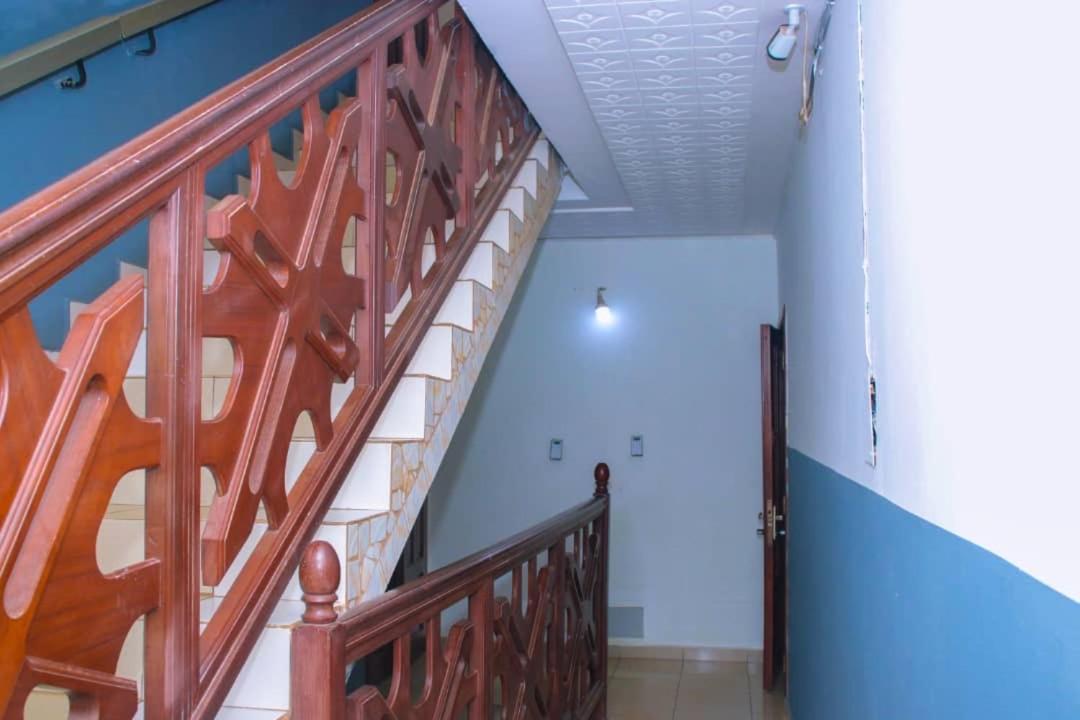 Appartement Meuble 2 Chambres Montee Jouvence Yaoundé エクステリア 写真