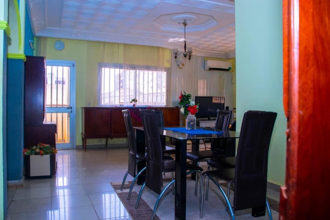 Appartement Meuble 2 Chambres Montee Jouvence Yaoundé エクステリア 写真