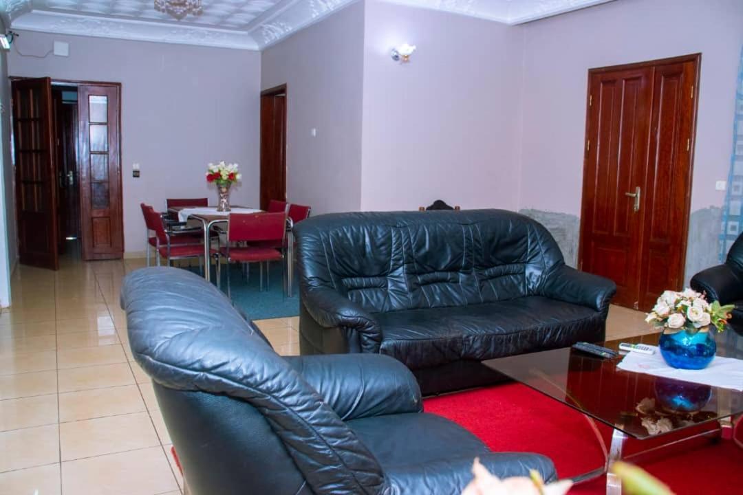 Appartement Meuble 2 Chambres Montee Jouvence Yaoundé エクステリア 写真