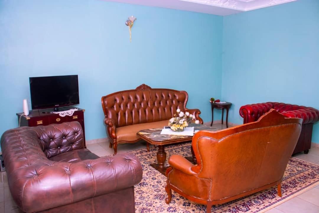 Appartement Meuble 2 Chambres Montee Jouvence Yaoundé エクステリア 写真