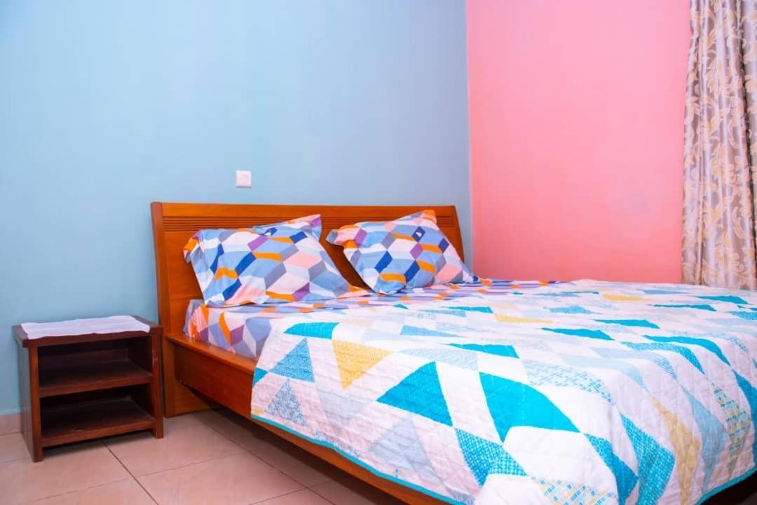 Appartement Meuble 2 Chambres Montee Jouvence Yaoundé エクステリア 写真