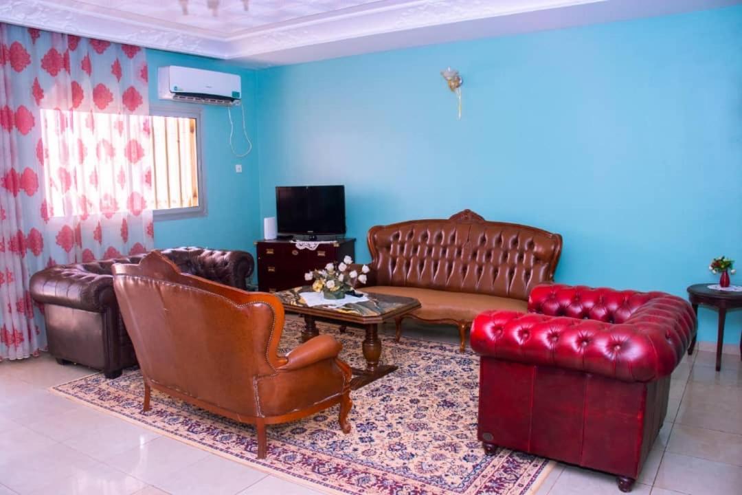 Appartement Meuble 2 Chambres Montee Jouvence Yaoundé エクステリア 写真