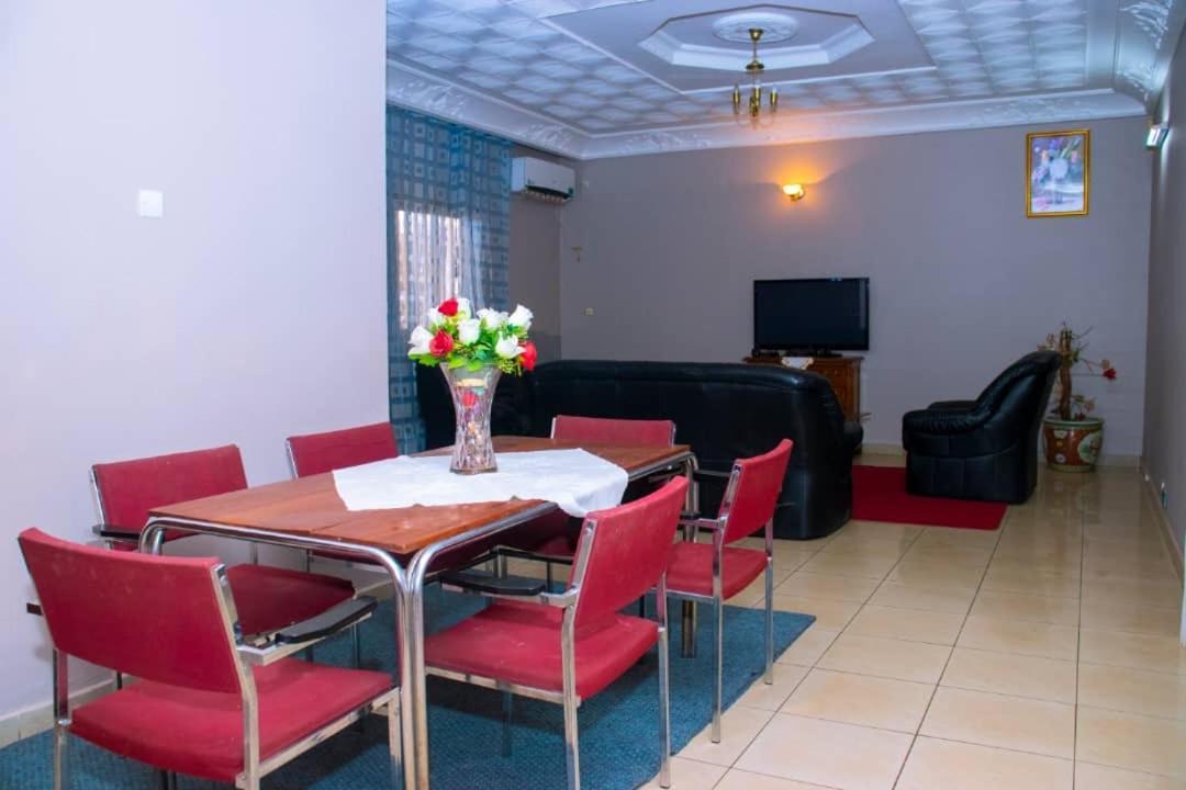 Appartement Meuble 2 Chambres Montee Jouvence Yaoundé エクステリア 写真