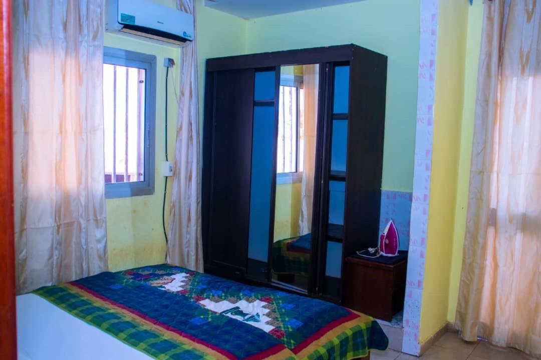Appartement Meuble 2 Chambres Montee Jouvence Yaoundé エクステリア 写真